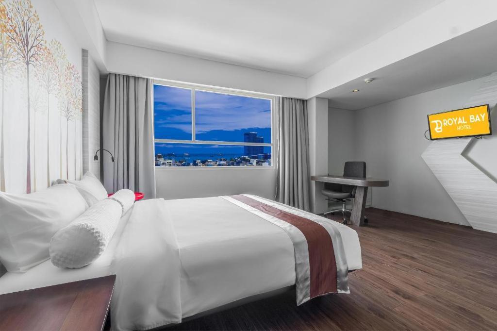 Royal Bay Hotel Makassar Exterior photo